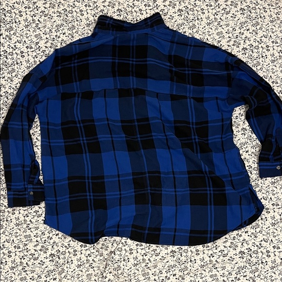 Old Navy Blue and Black Plaid Women's Button Down Shirt - Picture 3 of 6